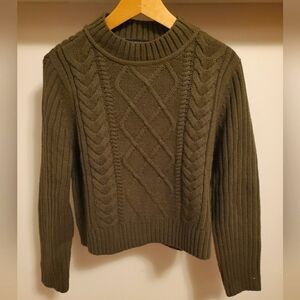 Tommy Hilfiger army green cable knit sweater. Slightly cropped. Size L. Acrylic.